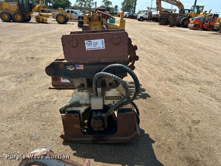 image for item DQ0027 Stanley HS-11000 plate compactor