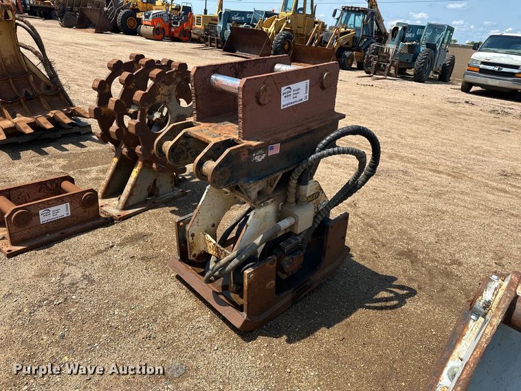 image for item DQ0027 Stanley HS-11000 plate compactor