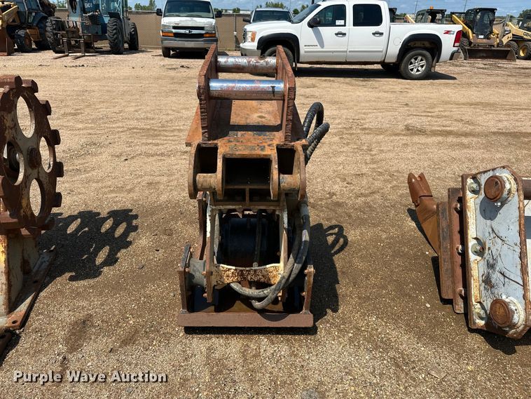 image for item DQ0027 Stanley HS-11000 plate compactor