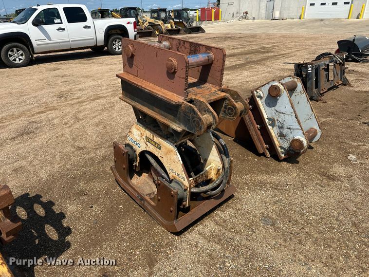image for item DQ0027 Stanley HS-11000 plate compactor