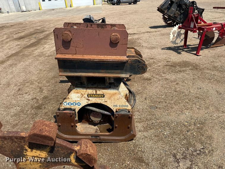 image for item DQ0027 Stanley HS-11000 plate compactor