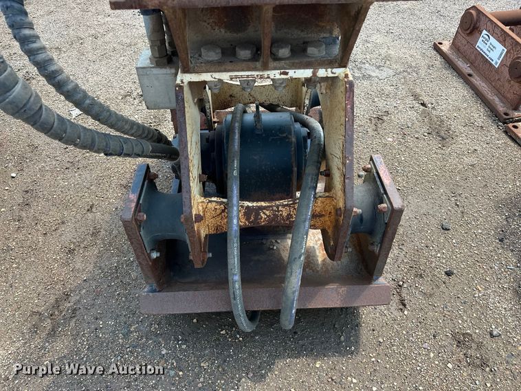 image for item DQ0027 Stanley HS-11000 plate compactor
