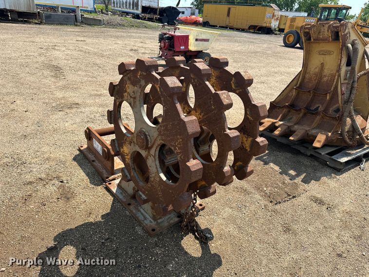 image for item DQ0028 Compactor wheel