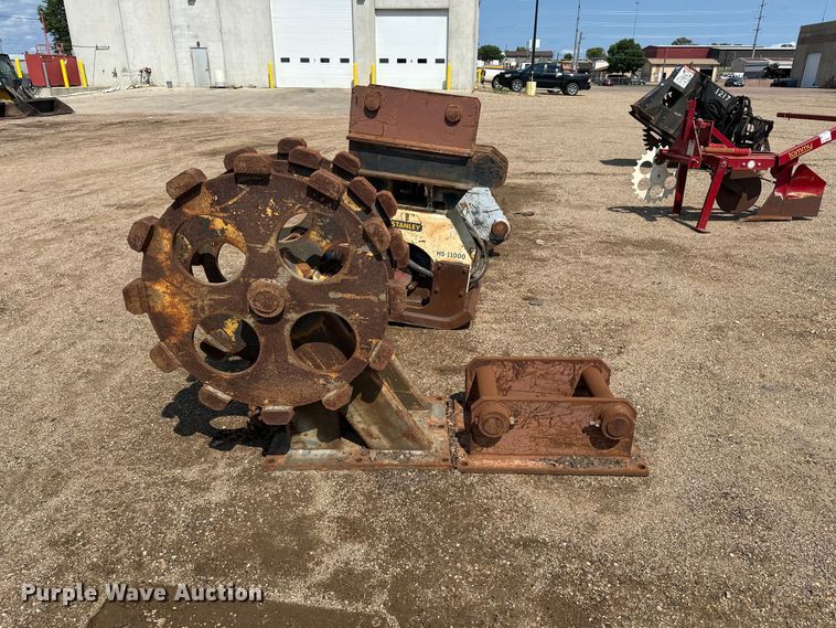 image for item DQ0028 Compactor wheel