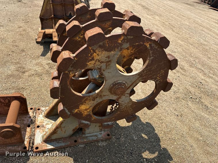 image for item DQ0028 Compactor wheel