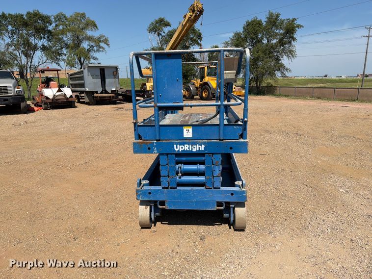 image for item DQ0031 Upright 26N scissor lift