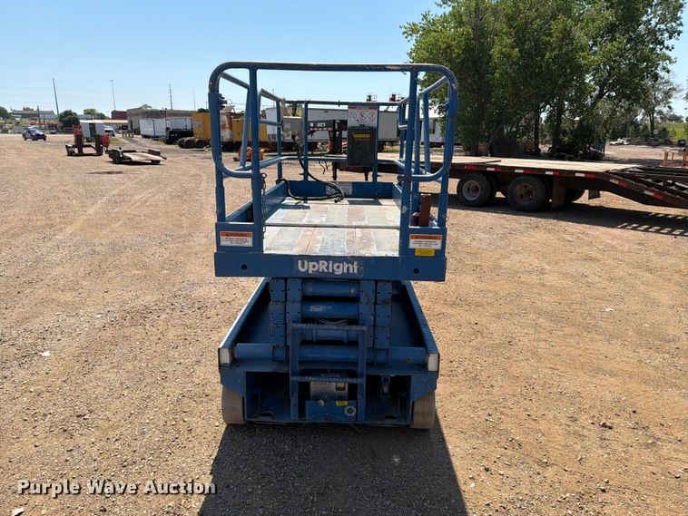 image for item DQ0031 Upright 26N scissor lift