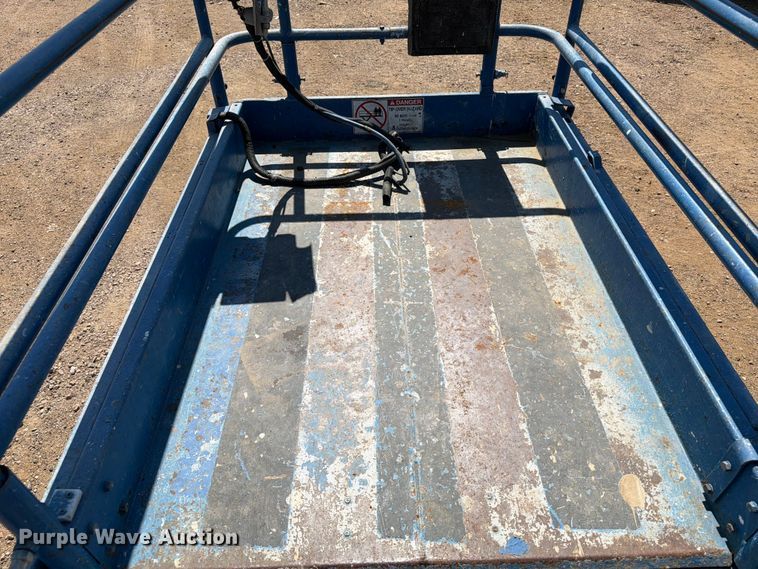 image for item DQ0031 Upright 26N scissor lift