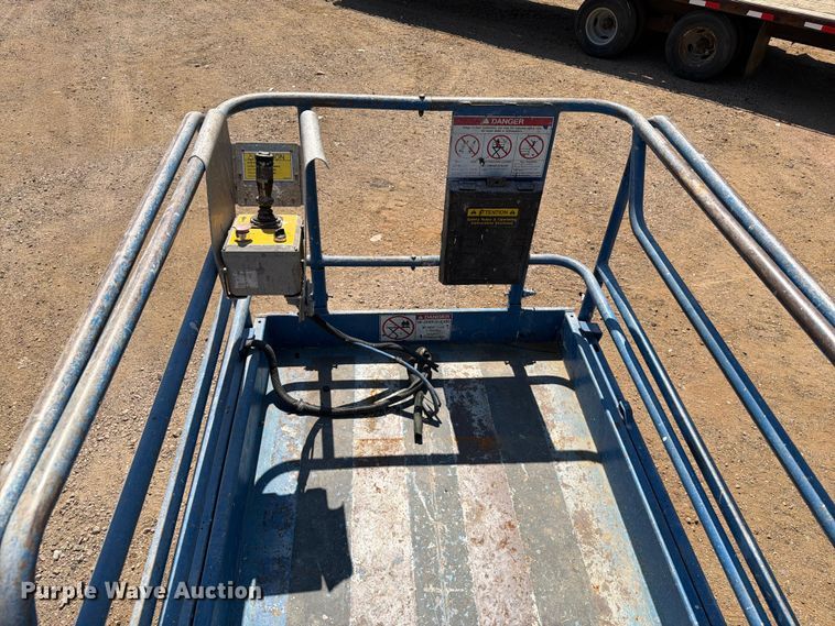 image for item DQ0031 Upright 26N scissor lift