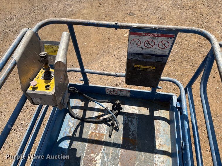 image for item DQ0031 Upright 26N scissor lift