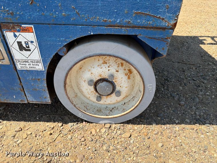 image for item DQ0031 Upright 26N scissor lift