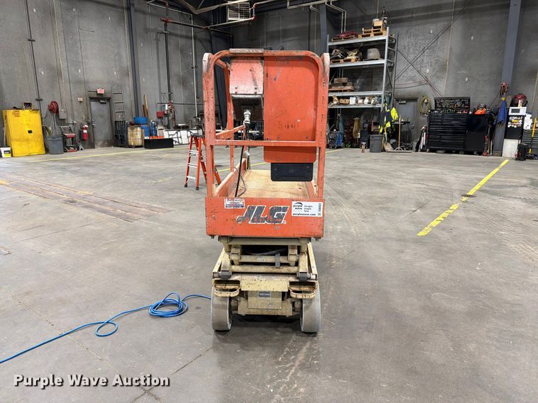 image for item DQ0032 1999 JLG 2032E2 scissor lift