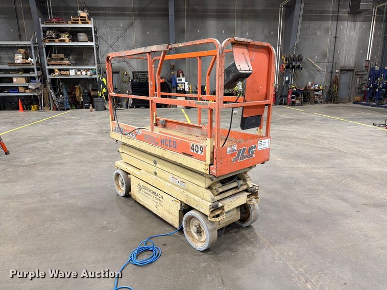 image for item DQ0032 1999 JLG 2032E2 scissor lift