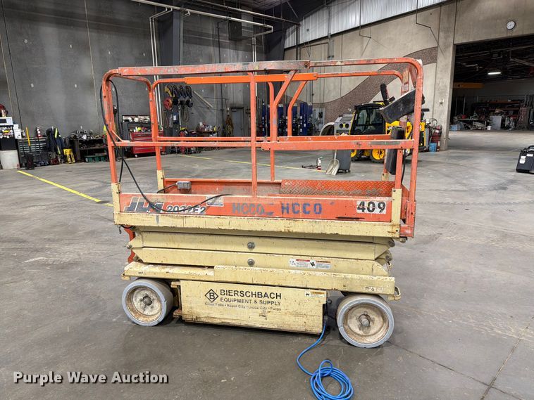 image for item DQ0032 1999 JLG 2032E2 scissor lift