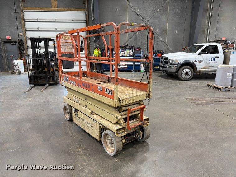 image for item DQ0032 1999 JLG 2032E2 scissor lift