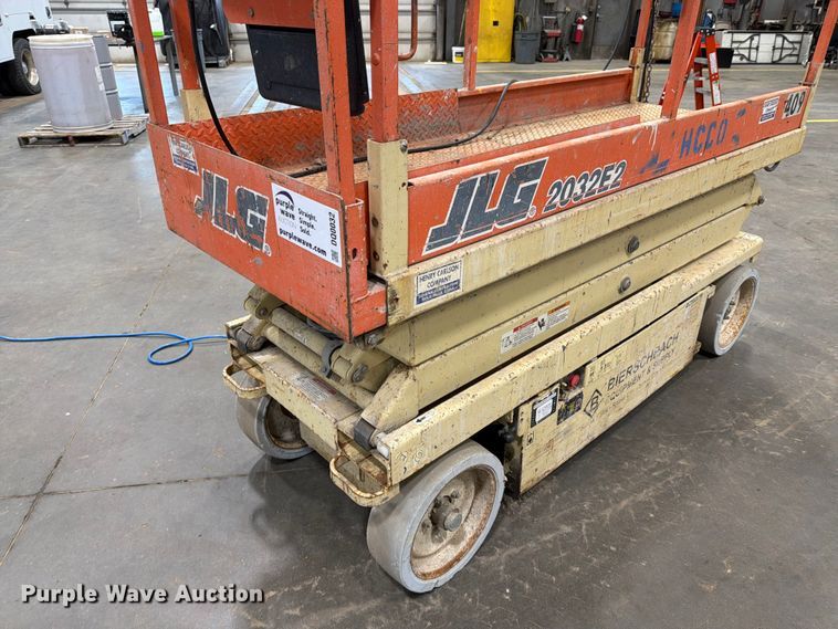 image for item DQ0032 1999 JLG 2032E2 scissor lift