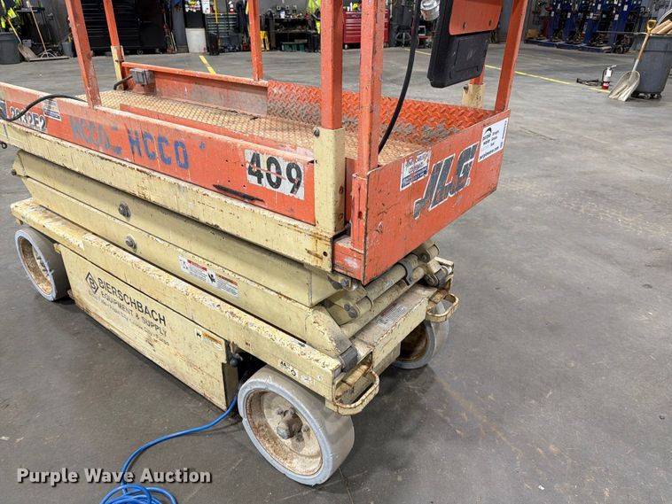 image for item DQ0032 1999 JLG 2032E2 scissor lift