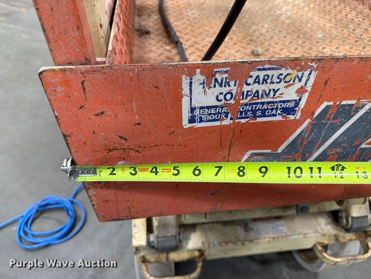 image for item DQ0032 1999 JLG 2032E2 scissor lift