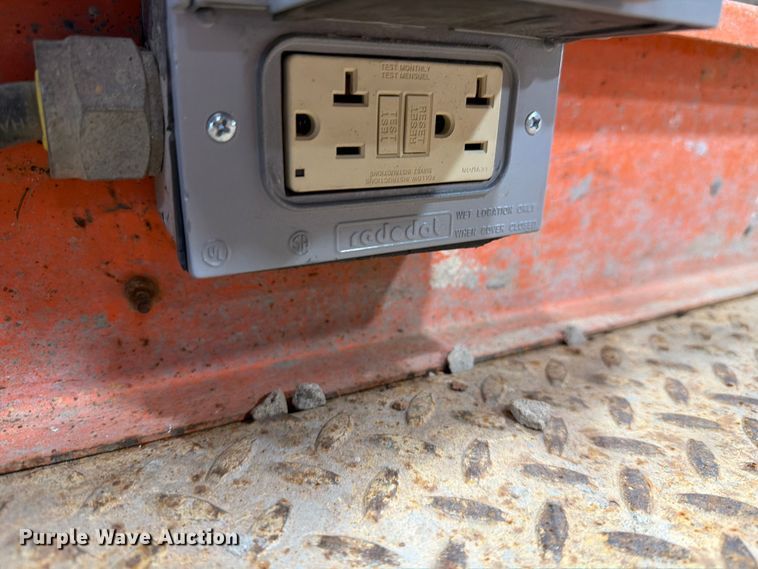 image for item DQ0032 1999 JLG 2032E2 scissor lift