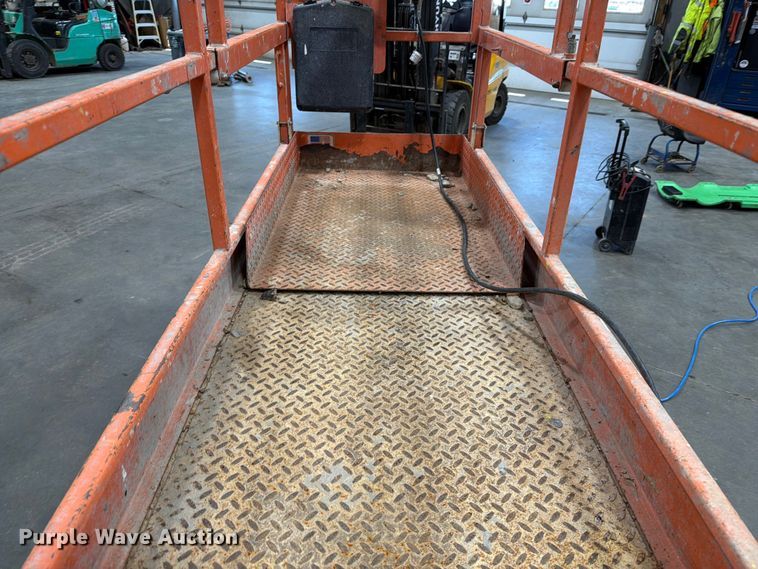 image for item DQ0032 1999 JLG 2032E2 scissor lift