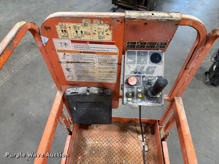 image for item DQ0032 1999 JLG 2032E2 scissor lift
