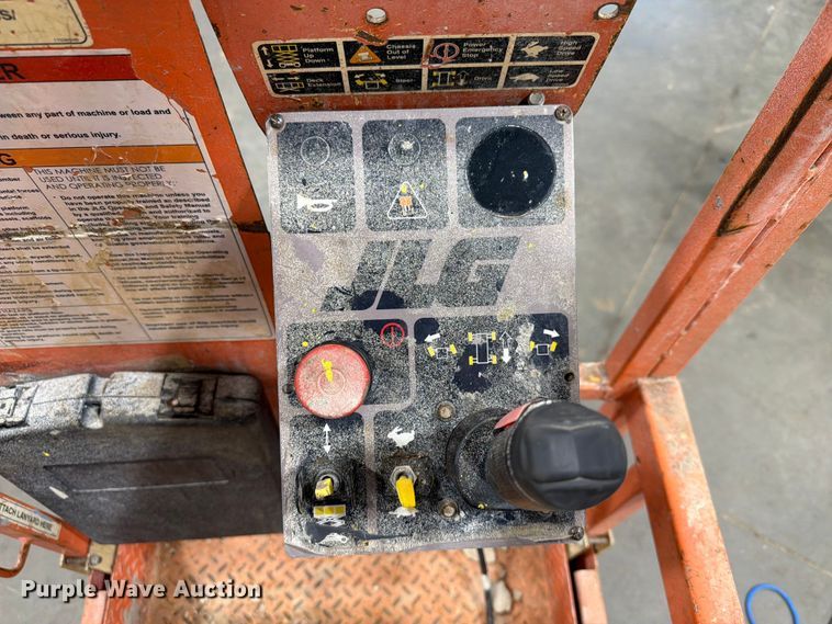 image for item DQ0032 1999 JLG 2032E2 scissor lift