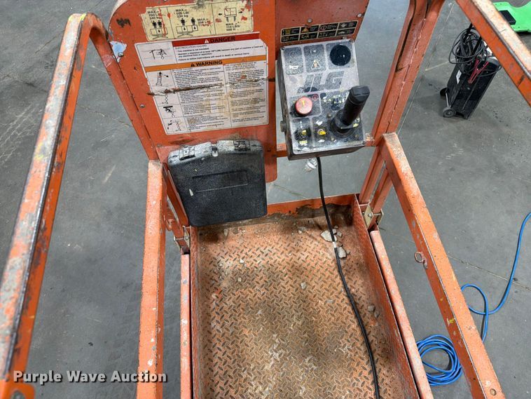 image for item DQ0032 1999 JLG 2032E2 scissor lift