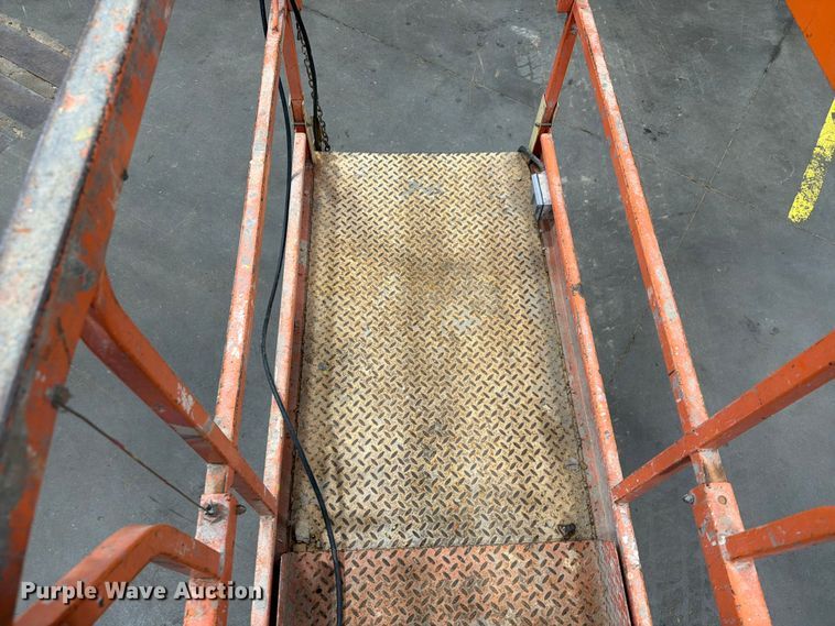 image for item DQ0032 1999 JLG 2032E2 scissor lift