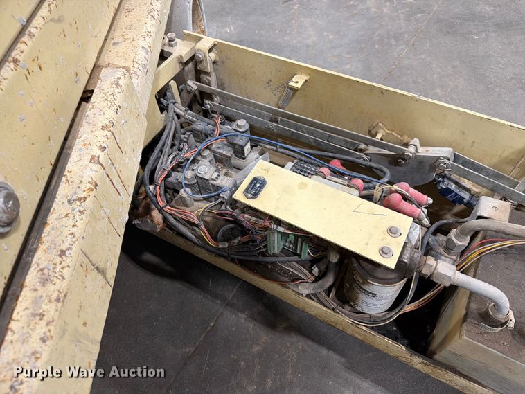 image for item DQ0032 1999 JLG 2032E2 scissor lift