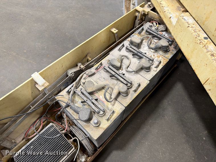 image for item DQ0032 1999 JLG 2032E2 scissor lift