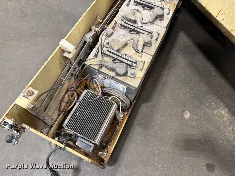 image for item DQ0032 1999 JLG 2032E2 scissor lift