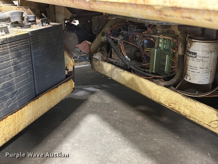 image for item DQ0032 1999 JLG 2032E2 scissor lift