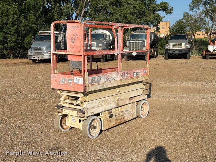image for item DQ0033 1999 JLG 2032E2 scissor lift