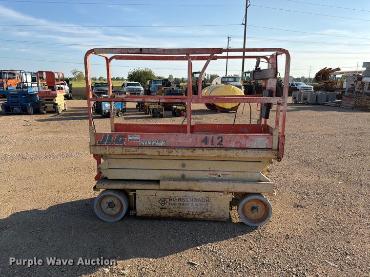 image for item DQ0033 1999 JLG 2032E2 scissor lift