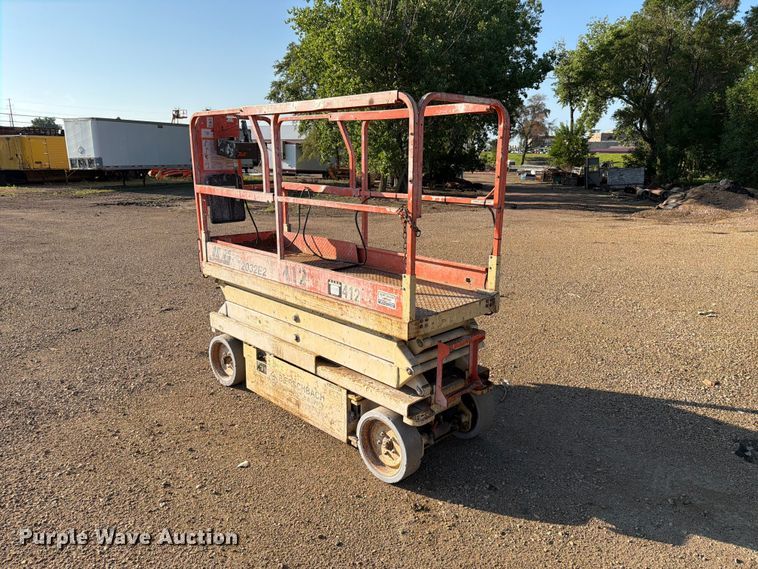 image for item DQ0033 1999 JLG 2032E2 scissor lift