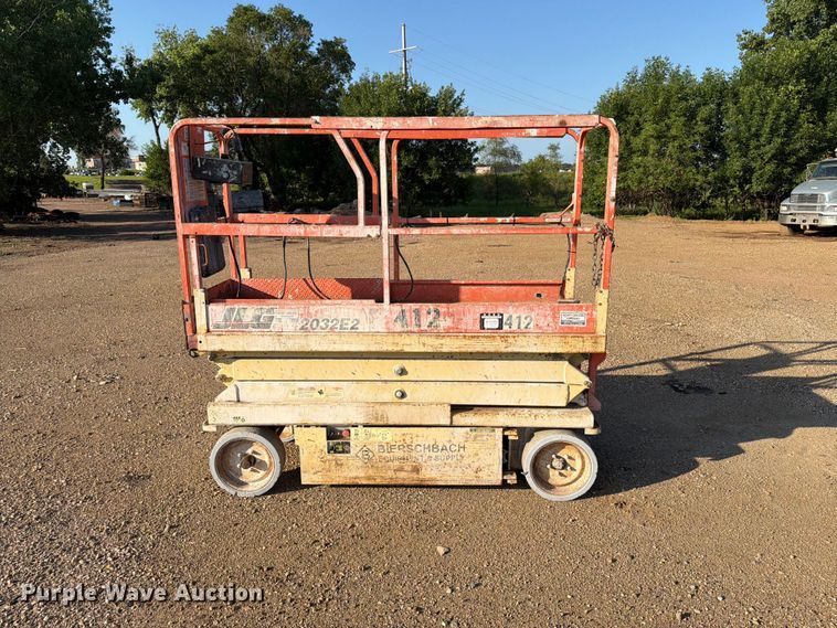 image for item DQ0033 1999 JLG 2032E2 scissor lift