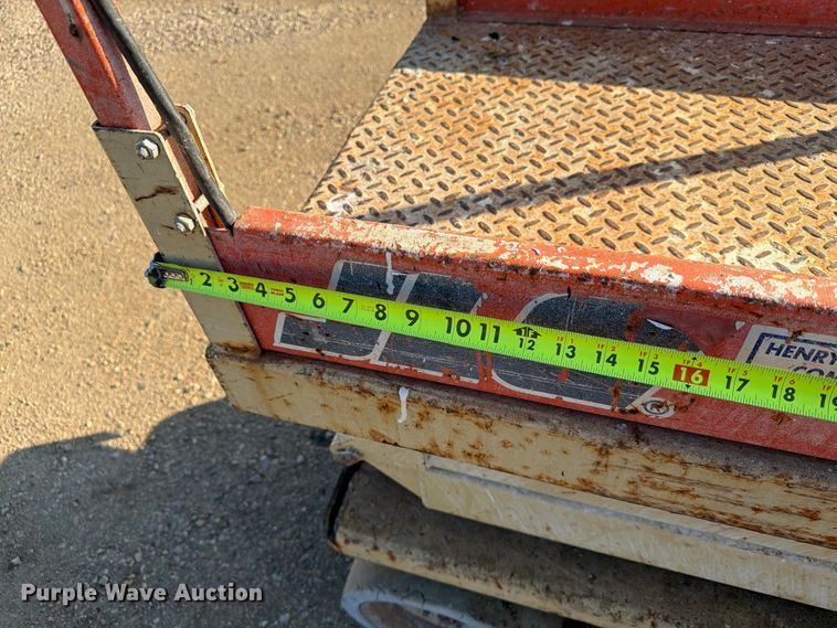 image for item DQ0033 1999 JLG 2032E2 scissor lift