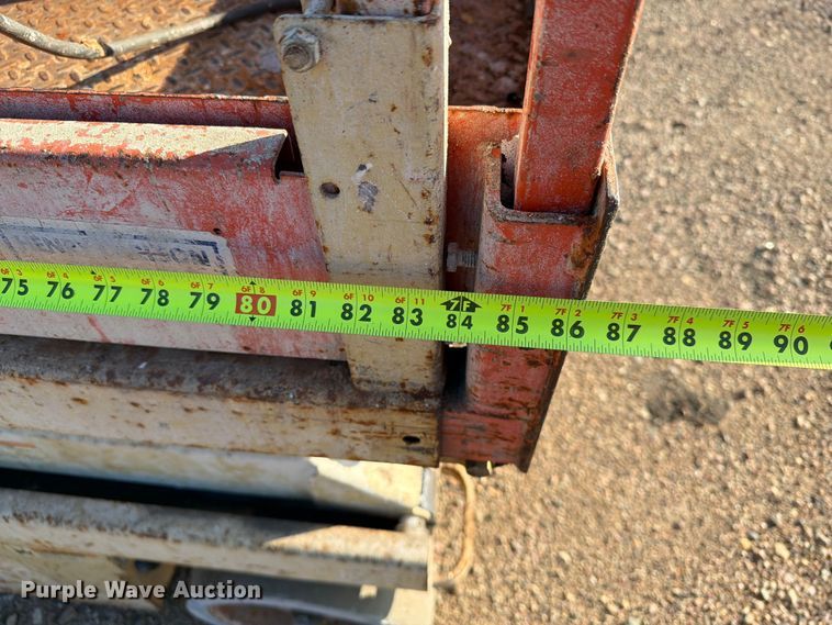 image for item DQ0033 1999 JLG 2032E2 scissor lift