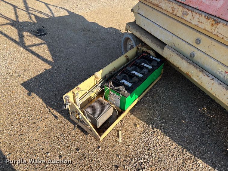 image for item DQ0033 1999 JLG 2032E2 scissor lift