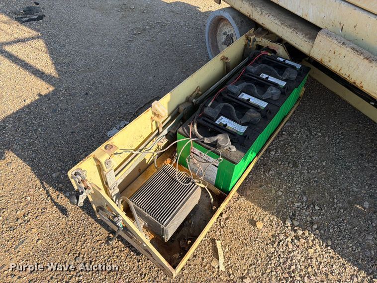 image for item DQ0033 1999 JLG 2032E2 scissor lift