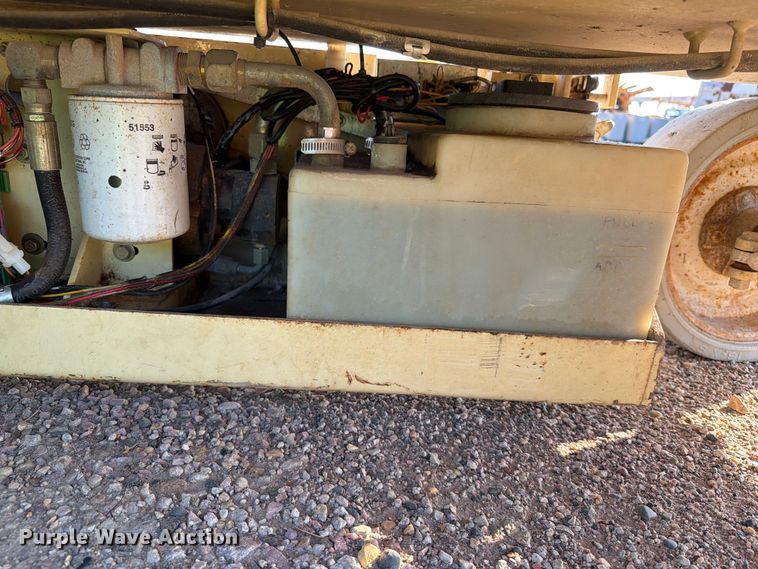 image for item DQ0033 1999 JLG 2032E2 scissor lift