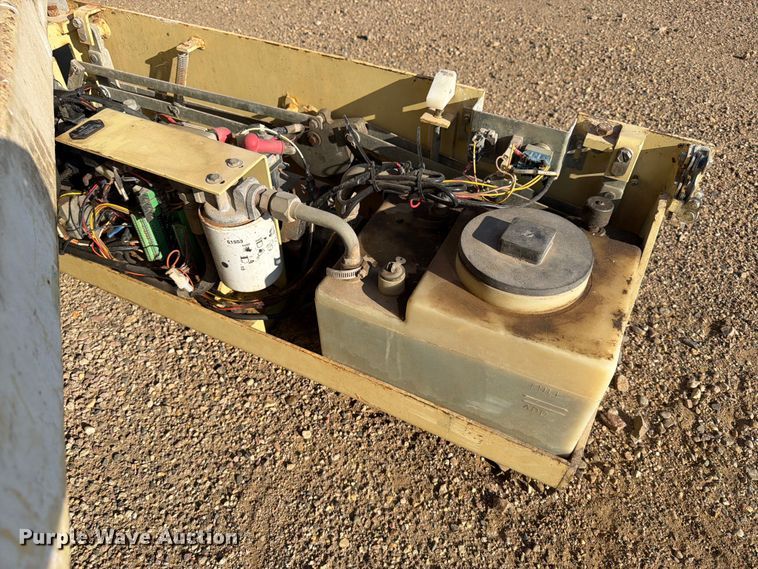 image for item DQ0033 1999 JLG 2032E2 scissor lift