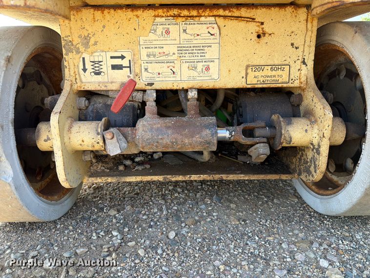 image for item DQ0033 1999 JLG 2032E2 scissor lift