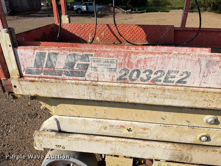 image for item DQ0033 1999 JLG 2032E2 scissor lift