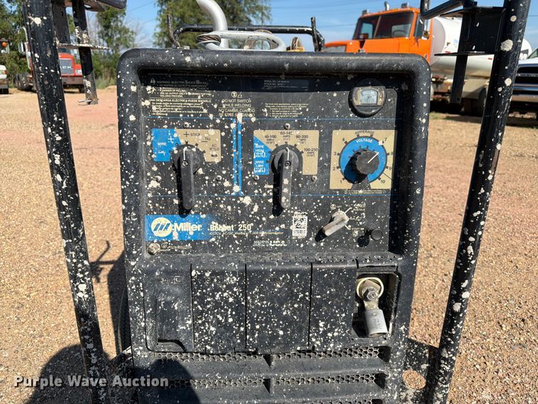image for item DQ0037 2009 Miller Bobcat 250 welder/generator