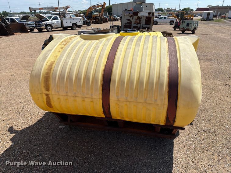 image for item DQ0041 (2) poly tanks
