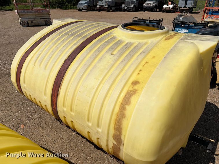 image for item DQ0041 (2) poly tanks