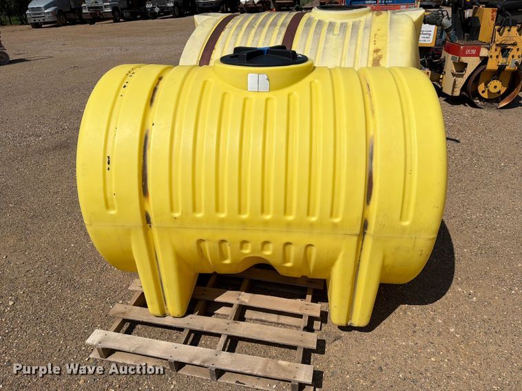 image for item DQ0041 (2) poly tanks