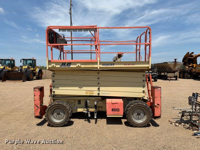 image for item DQ0045 2002 JLG 400CRT scissor lift