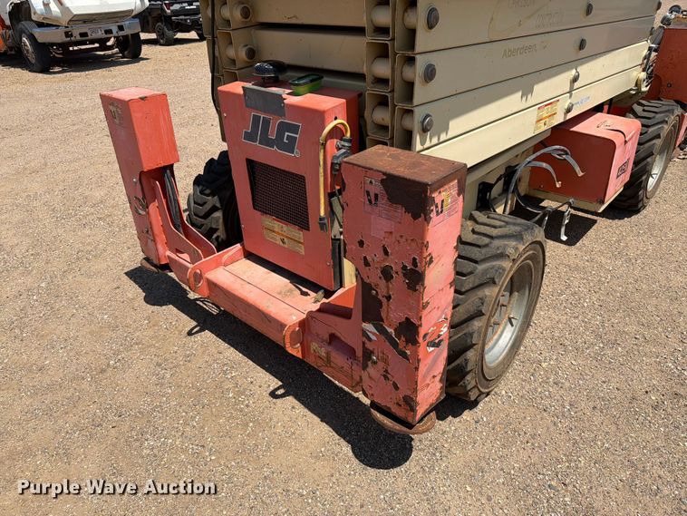 image for item DQ0045 2002 JLG 400CRT scissor lift